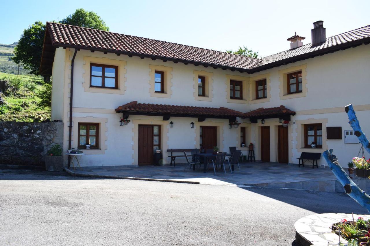 Apartamentos Rurales La Taberna Matienzo Buitenkant foto